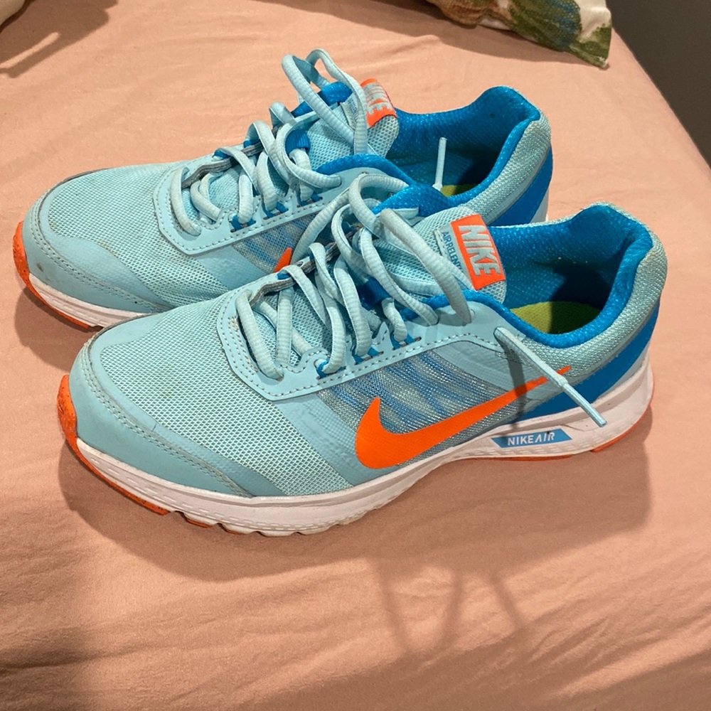 Nike air tennis shoes